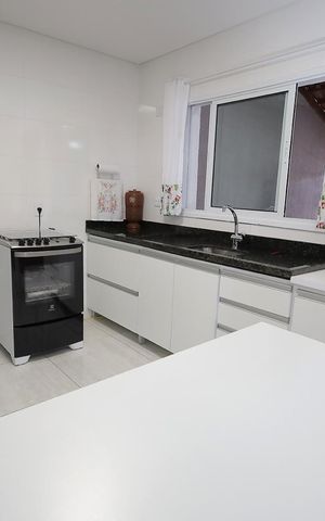 Casa à venda com 117m², 2 quartos e 2 vagas Casa à venda com 117m², 2 quartos e 2 vagasCozinha