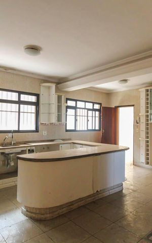Casa à venda com 200m², 3 quartos e 6 vagas