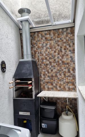 Casa de condomínio à venda com 57m², 2 quartos e 1 vaga Casa de condomínio à venda com 57m², 2 quartos e 1 vagaÁrea de serviço