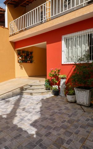 Casa à venda com 279m², 3 quartos e 5 vagas Casa à venda com 279m², 3 quartos e 5 vagasGaragem