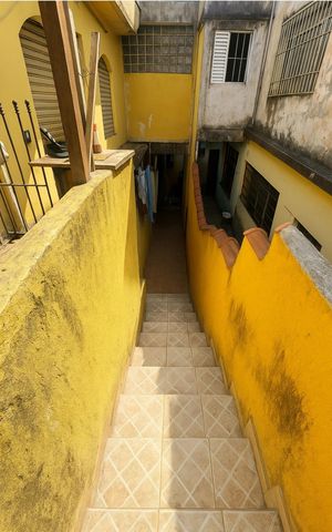 Casa à venda com 220m², 4 quartos e 2 vagas Casa à venda com 220m², 4 quartos e 2 vagasÁrea externa