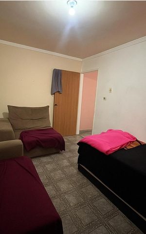 Casa à venda com 220m², 4 quartos e 2 vagas Casa à venda com 220m², 4 quartos e 2 vagasQuarto