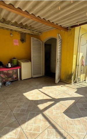 Casa à venda com 220m², 4 quartos e 2 vagas Casa à venda com 220m², 4 quartos e 2 vagasÁrea externa