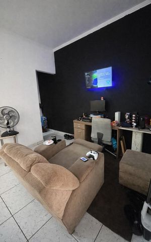 Casa à venda com 220m², 4 quartos e 2 vagas Casa à venda com 220m², 4 quartos e 2 vagasSala