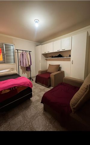 Casa à venda com 220m², 4 quartos e 2 vagas Casa à venda com 220m², 4 quartos e 2 vagasQuarto