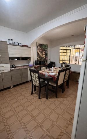 Casa à venda com 220m², 4 quartos e 2 vagas Casa à venda com 220m², 4 quartos e 2 vagasCozinha