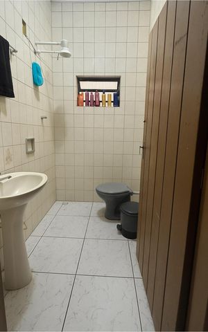 Casa à venda com 220m², 4 quartos e 2 vagas Casa à venda com 220m², 4 quartos e 2 vagasBanheiro