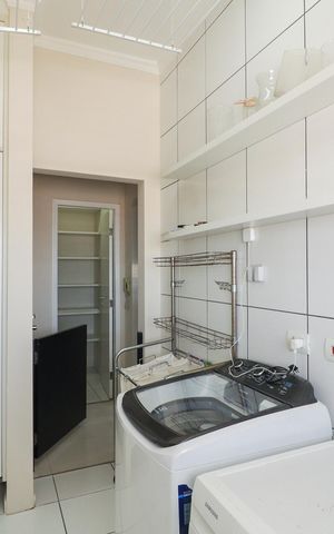 Apartamento à venda com 327m², 4 quartos e 4 vagas Apartamento à venda com 327m², 4 quartos e 4 vagasÁrea de Serviço e Banheiro de Serviço
