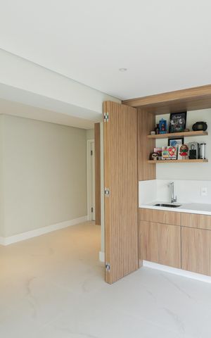 Apartamento à venda com 335m², 4 quartos e 6 vagas Apartamento à venda com 335m², 4 quartos e 6 vagasSala