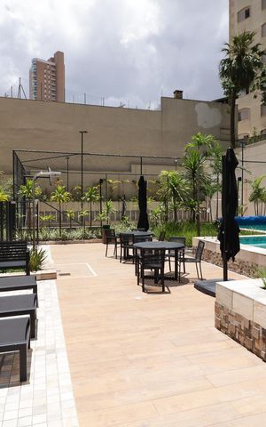 Apartamento à venda com 335m², 4 quartos e 6 vagas Apartamento à venda com 335m², 4 quartos e 6 vagasPiscina
