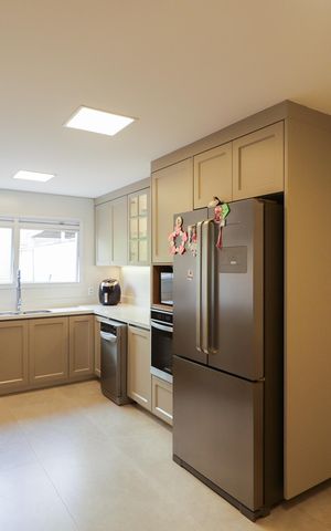 Apartamento à venda com 335m², 4 quartos e 6 vagas Apartamento à venda com 335m², 4 quartos e 6 vagasCozinha e Área de Serviço