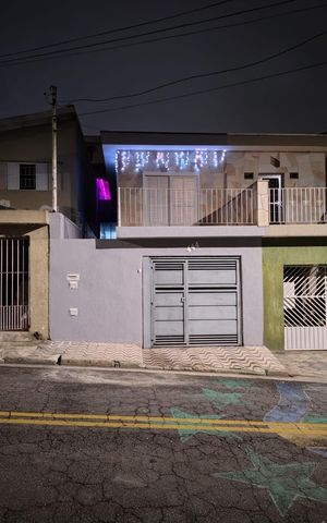Casa à venda com 135m², 2 quartos e 2 vagas