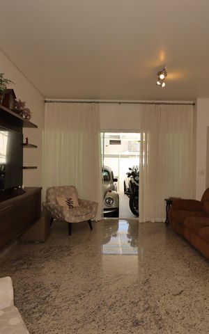 Casa à venda com 184m², 3 quartos e 4 vagasSala