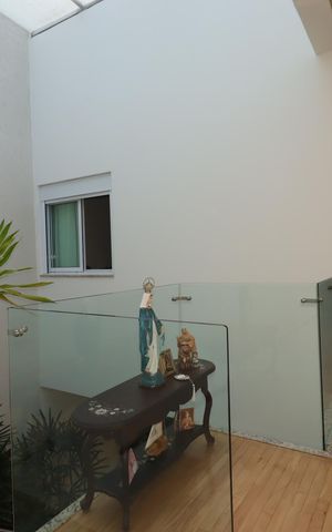Casa à venda com 184m², 3 quartos e 4 vagasCorredor piso superior