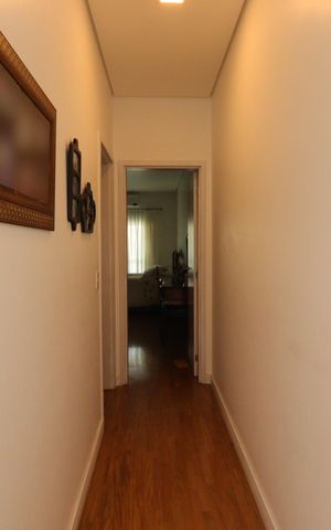Casa à venda com 184m², 3 quartos e 4 vagasCorredor piso superior