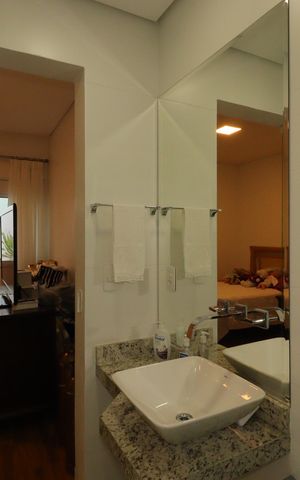 Casa à venda com 184m², 3 quartos e 4 vagasBanheiro da Suíte 2