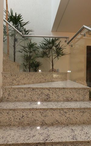 Casa à venda com 184m², 3 quartos e 4 vagasEscada