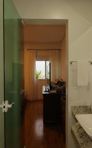 Casa à venda com 184m², 3 quartos e 4 vagasBanheiro da Suíte 2