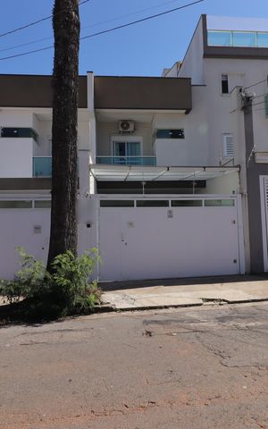 Casa à venda com 184m², 3 quartos e 4 vagasFachada