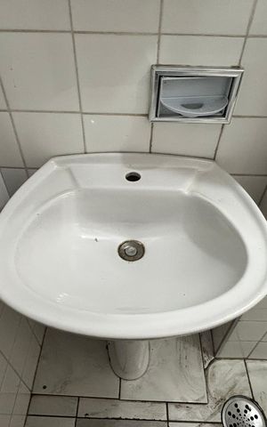 Casa para alugar com 50m², 2 quartos e sem vaga Casa para alugar com 50m², 2 quartos e sem vagaBanheiro 1