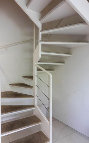 Apartamento à venda com 50m², 1 quarto e 1 vaga Apartamento à venda com 50m², 1 quarto e 1 vagaEscadas