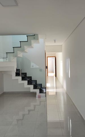 Casa à venda com 160m², 3 quartos e 2 vagas Casa à venda com 160m², 3 quartos e 2 vagasSala