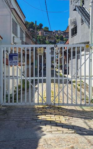 Casa à venda com 400m², 4 quartos e 1 vaga Casa à venda com 400m², 4 quartos e 1 vagaplaca