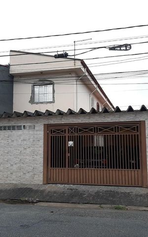 Casa à venda com 170m², 3 quartos e 3 vagas Casa à venda com 170m², 3 quartos e 3 vagasFachada