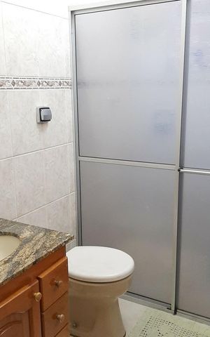 Casa à venda com 170m², 3 quartos e 3 vagas Casa à venda com 170m², 3 quartos e 3 vagasBanheiro