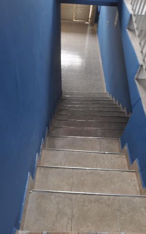 Casa à venda com 225m², 3 quartos e 2 vagasEscada de acesso