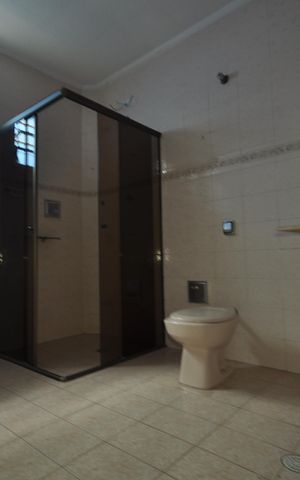 Casa à venda com 225m², 3 quartos e 2 vagasBanheiro 1