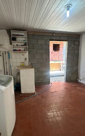 Casa à venda com 300m², 5 quartos e 2 vagas Casa à venda com 300m², 5 quartos e 2 vagasÁrea de Serviço