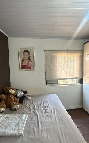 Casa à venda com 300m², 5 quartos e 2 vagas Casa à venda com 300m², 5 quartos e 2 vagasQuarto 1