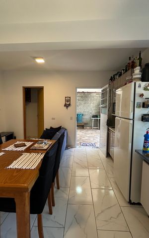 Casa à venda com 300m², 5 quartos e 2 vagas Casa à venda com 300m², 5 quartos e 2 vagasSala/Cozinha