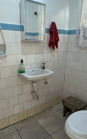 Casa à venda com 300m², 5 quartos e 2 vagas Casa à venda com 300m², 5 quartos e 2 vagasBanheiro 2