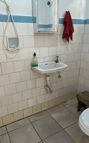 Casa à venda com 300m², 5 quartos e 2 vagas Casa à venda com 300m², 5 quartos e 2 vagasBanheiro 2