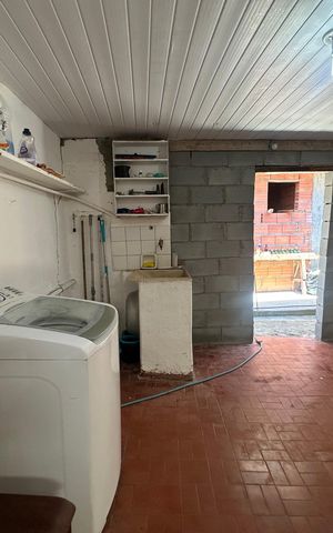 Casa à venda com 300m², 5 quartos e 2 vagas Casa à venda com 300m², 5 quartos e 2 vagasÁrea de Serviço