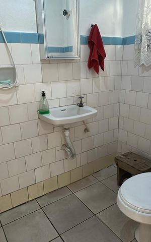 Casa à venda com 300m², 5 quartos e 2 vagas Casa à venda com 300m², 5 quartos e 2 vagasBanheiro 2