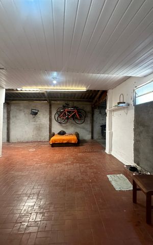 Casa à venda com 300m², 5 quartos e 2 vagas Casa à venda com 300m², 5 quartos e 2 vagasÁrea de Serviço