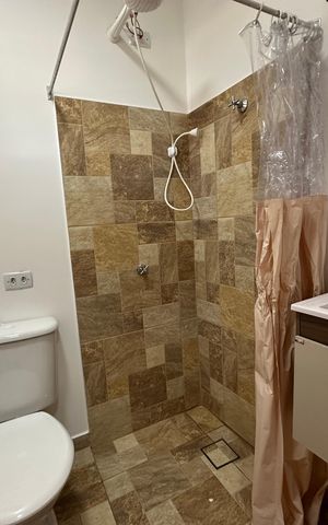 Casa à venda com 300m², 5 quartos e 2 vagas Casa à venda com 300m², 5 quartos e 2 vagasBanheiro 1
