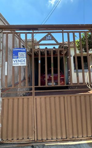 Casa à venda com 300m², 5 quartos e 2 vagas Casa à venda com 300m², 5 quartos e 2 vagasFachada