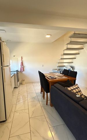 Casa à venda com 300m², 5 quartos e 2 vagas Casa à venda com 300m², 5 quartos e 2 vagasSala/Cozinha