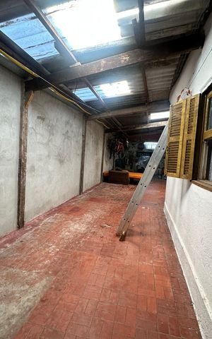 Casa à venda com 300m², 5 quartos e 2 vagas Casa à venda com 300m², 5 quartos e 2 vagasGaragem