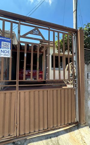 Casa à venda com 300m², 5 quartos e 2 vagas Casa à venda com 300m², 5 quartos e 2 vagasFachada