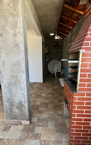 Casa à venda com 300m², 5 quartos e 2 vagas Casa à venda com 300m², 5 quartos e 2 vagasChurrasqueira