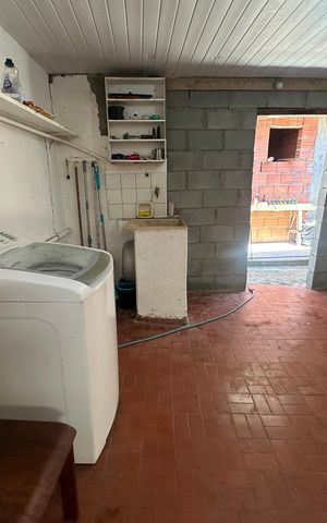Casa à venda com 300m², 5 quartos e 2 vagas Casa à venda com 300m², 5 quartos e 2 vagasÁrea de Serviço