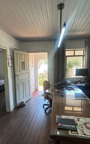 Casa à venda com 300m², 5 quartos e 2 vagas Casa à venda com 300m², 5 quartos e 2 vagasSala