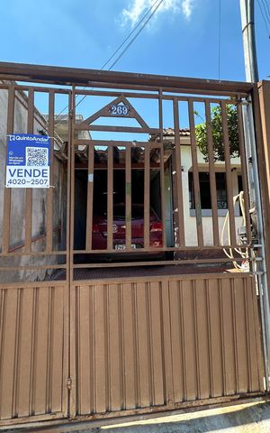 Casa à venda com 300m², 5 quartos e 2 vagas Casa à venda com 300m², 5 quartos e 2 vagasFachada