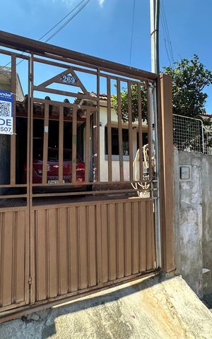 Casa à venda com 300m², 5 quartos e 2 vagas Casa à venda com 300m², 5 quartos e 2 vagasFachada