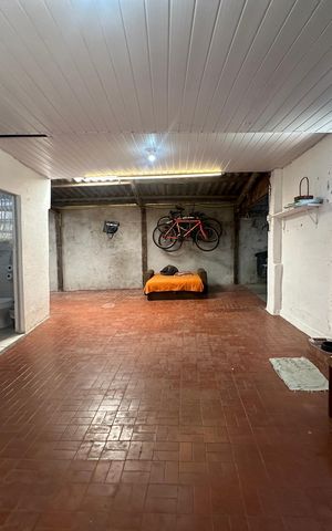 Casa à venda com 300m², 5 quartos e 2 vagas Casa à venda com 300m², 5 quartos e 2 vagasÁrea de Serviço